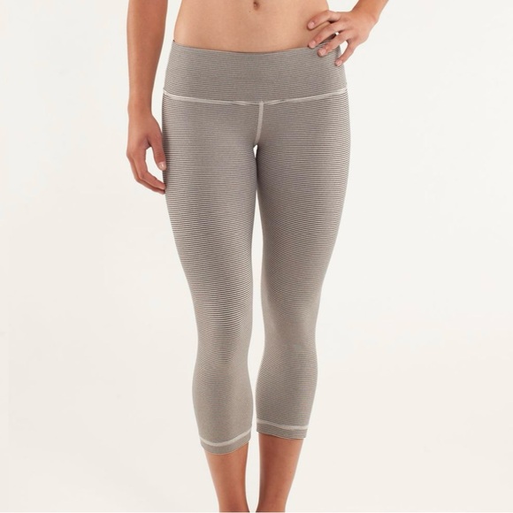 Lululemon Wunder Under Crop 21” - Size 4 - Picture 1 of 13